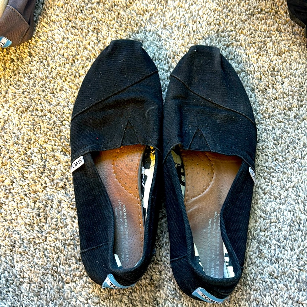 Womens Toms size 9